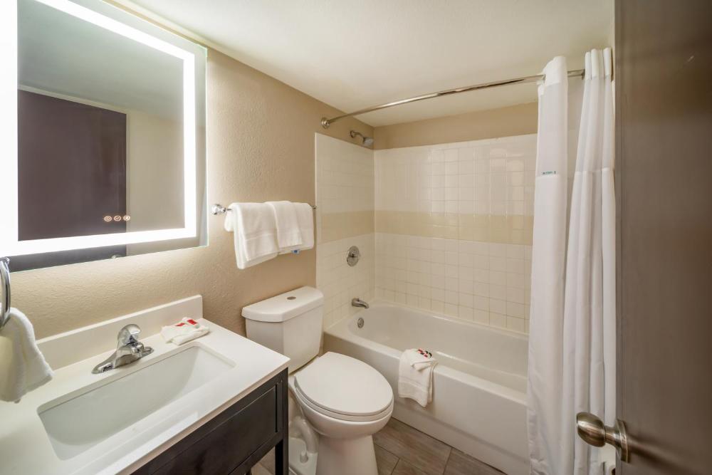 Queen Room - Non-Smoking interior